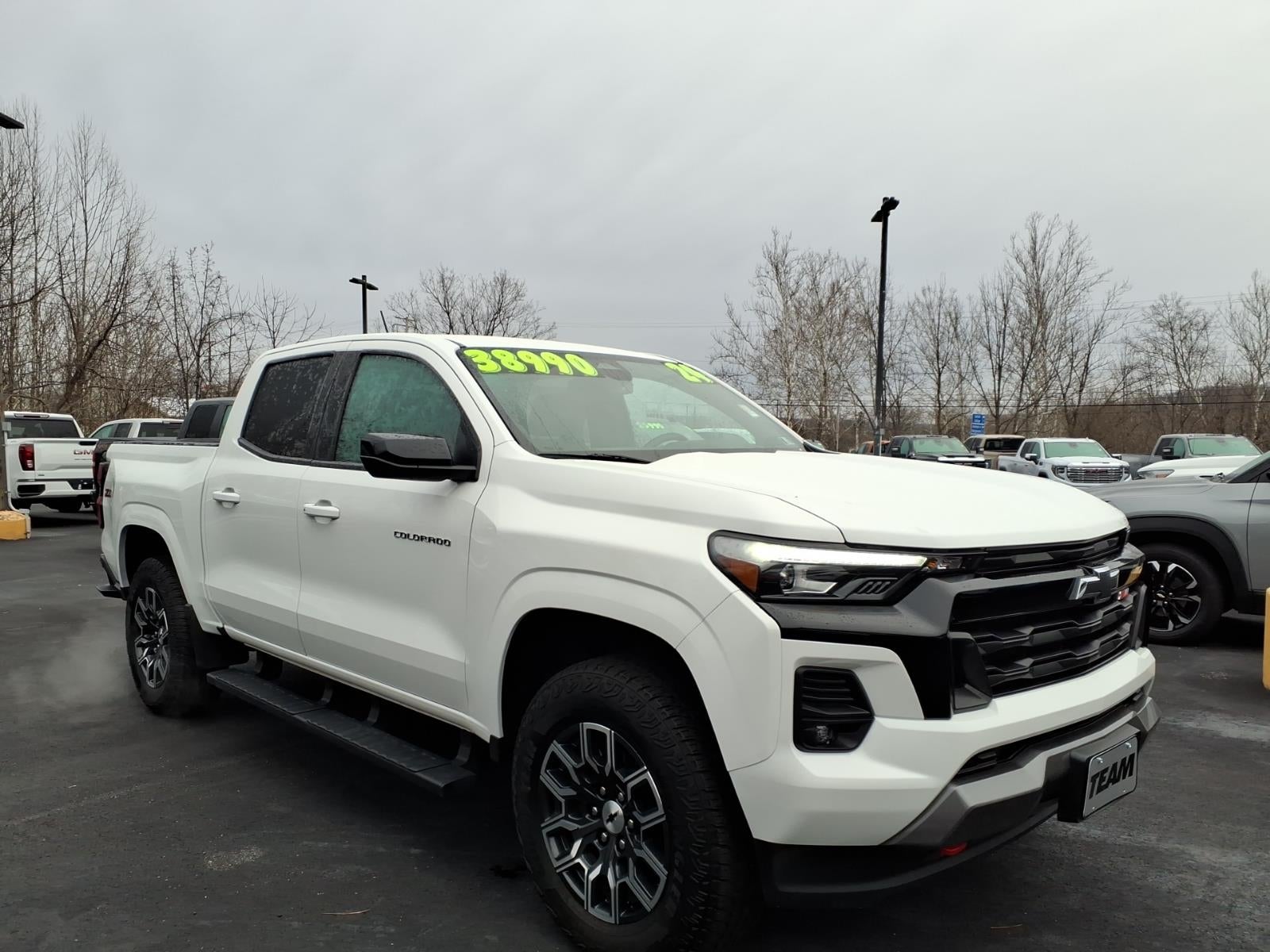2024 Chevrolet Colorado Z71 in Summit White — front three-quarter view