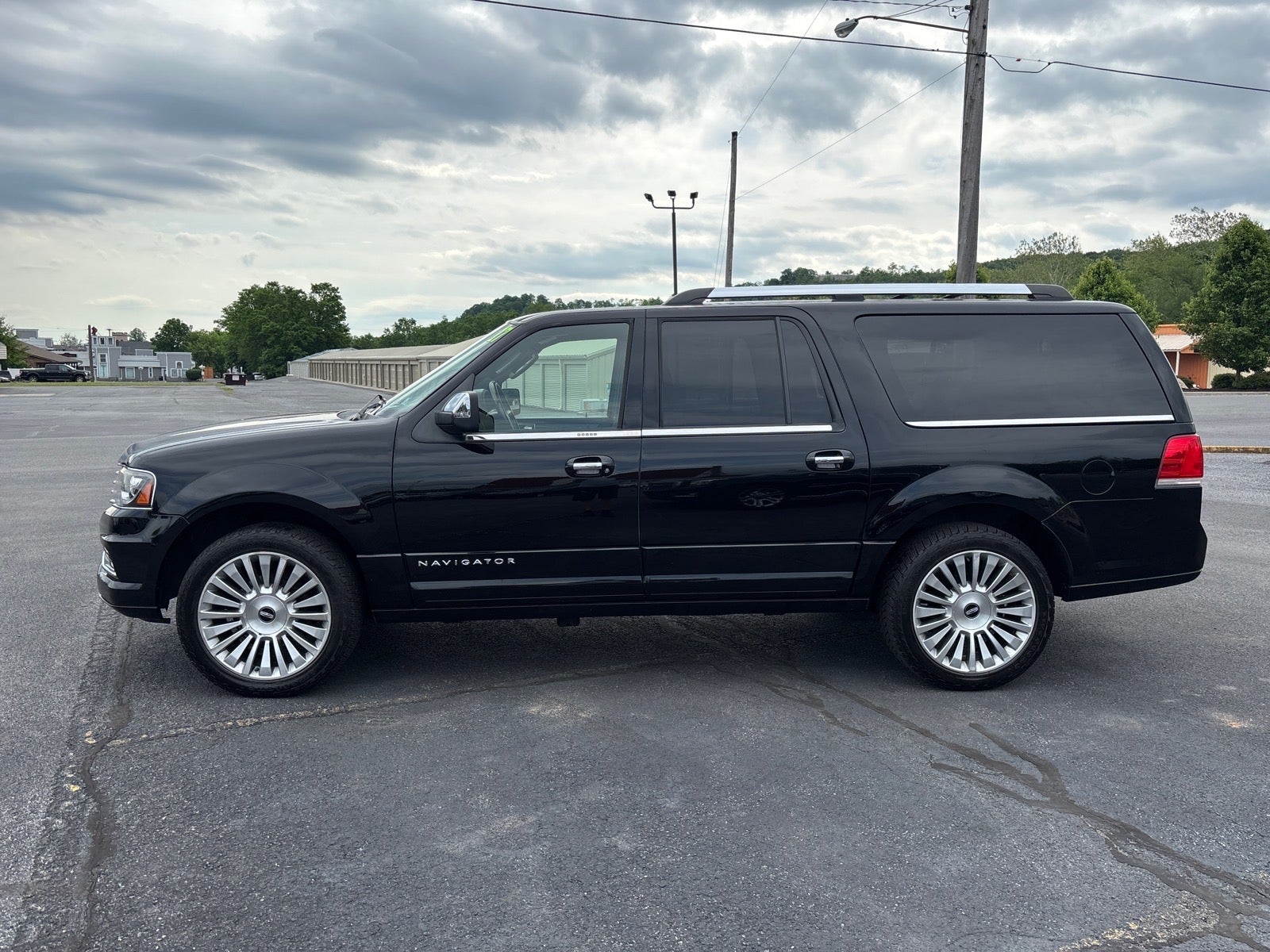 2017 Lincoln Navigator L — interior view