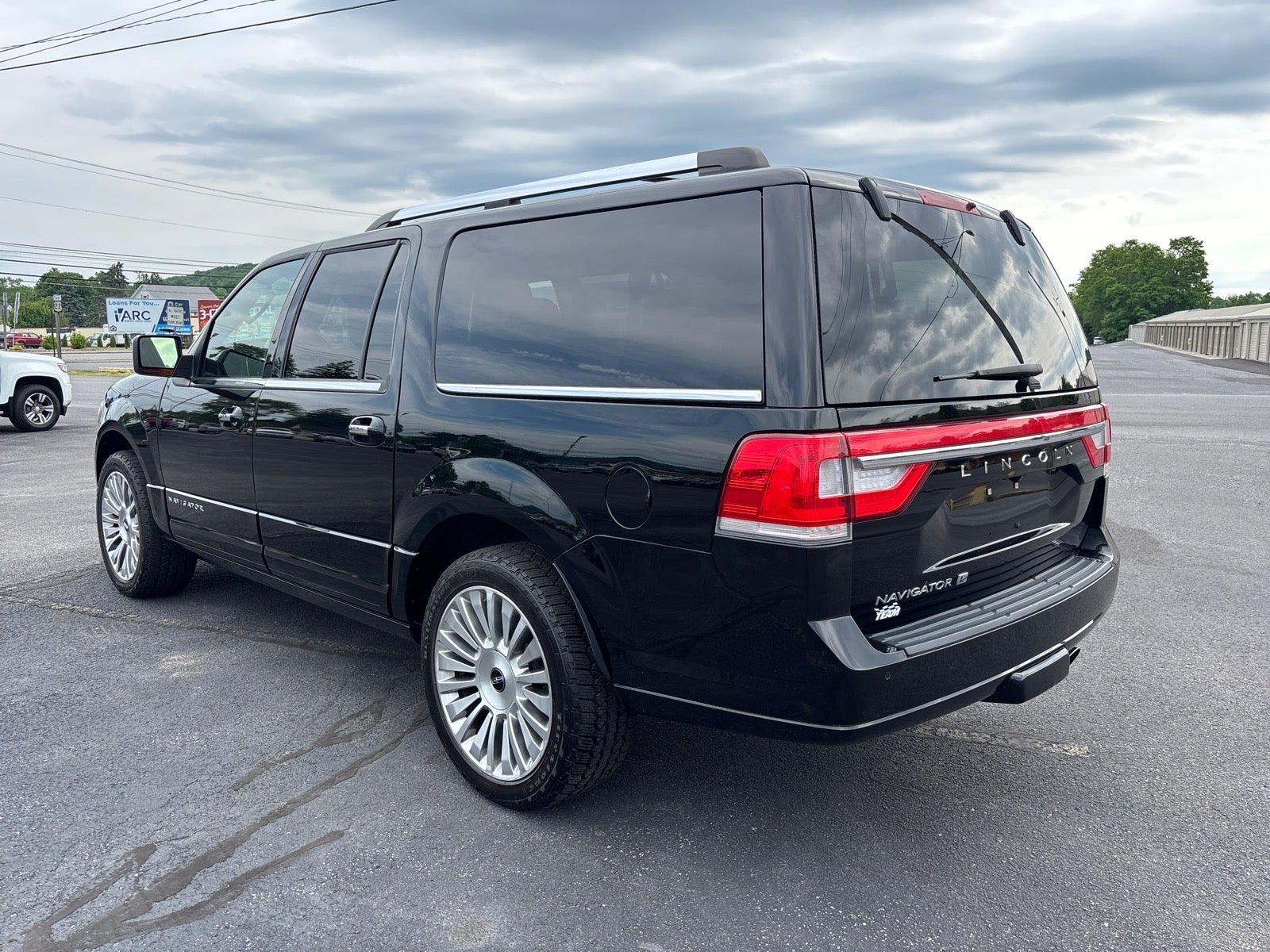 2017 Lincoln Navigator L — detail view