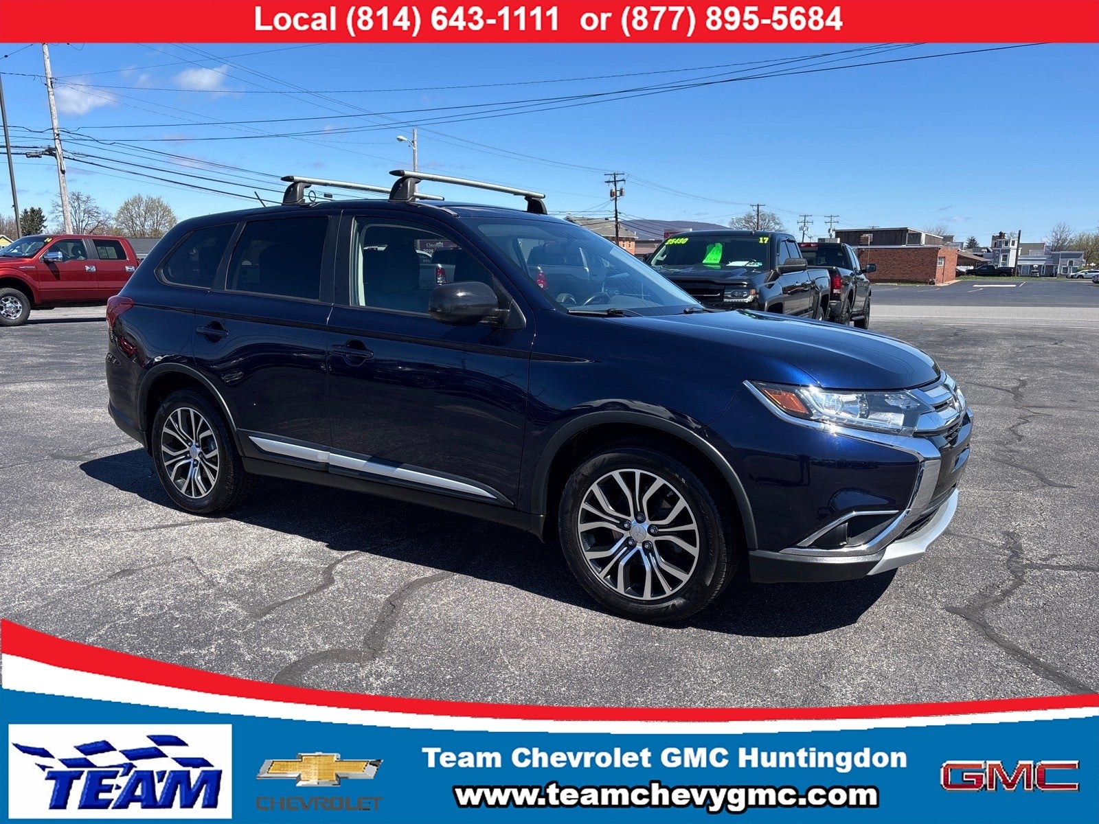 2016 Mitsubishi Outlander ES in Blue — front three-quarter view