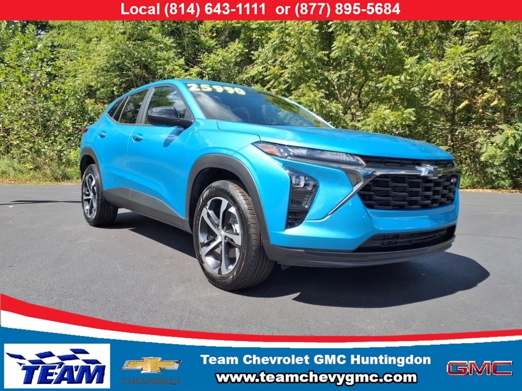 2025 Chevrolet Trax 1RS in Marina Blue Metallic — front three-quarter view